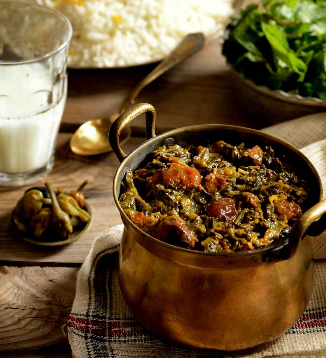 khoresh-e aloo esfenaj is ready for serve