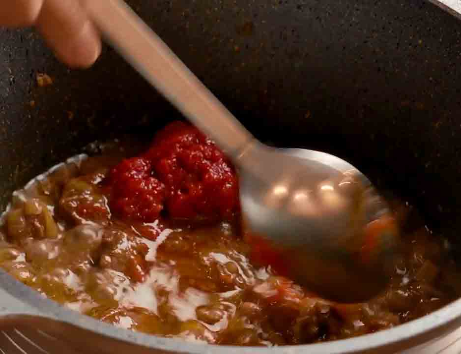 add tomato paste to gheymeh nesar