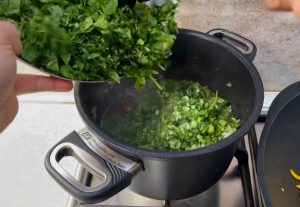add vegtebles to pot