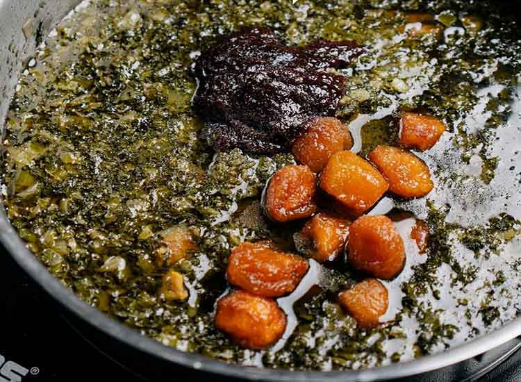 adding plums to spinach stew