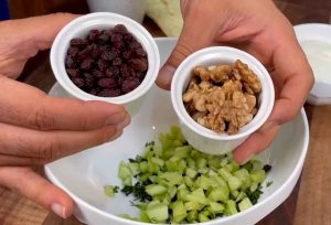 adding raisins to abdoogh khiar