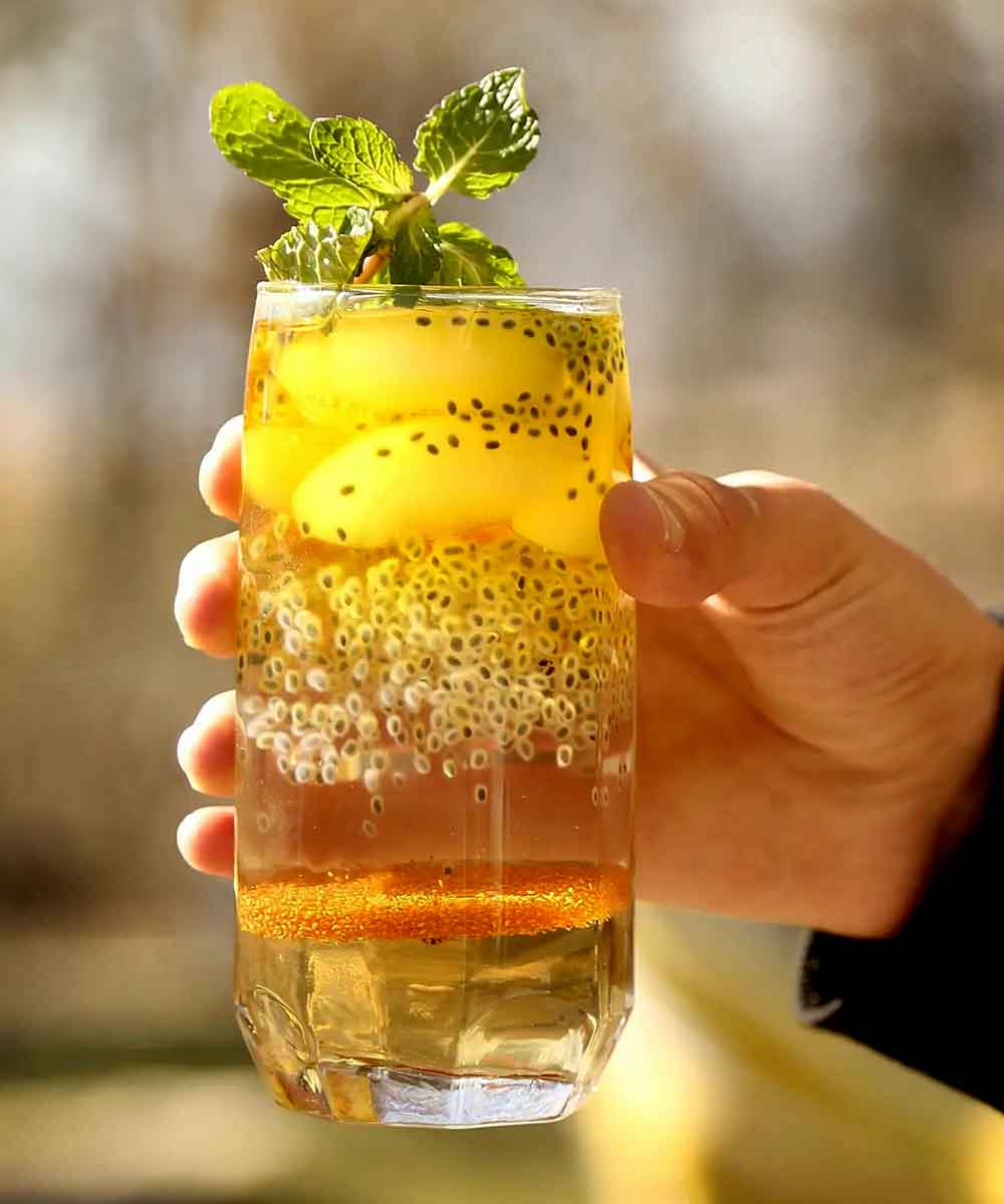 Bidmeshk syrup with rose water
