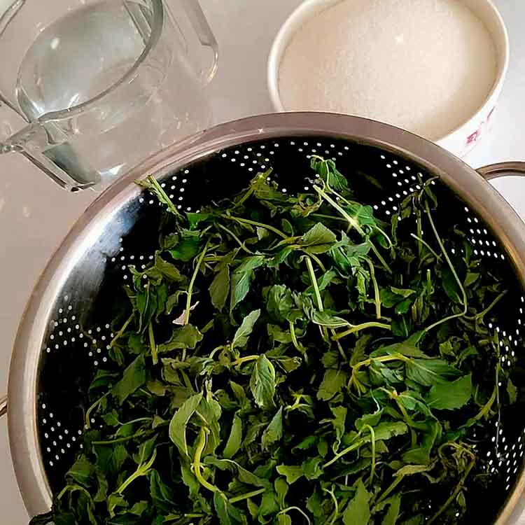 Ingredients for nana syrup