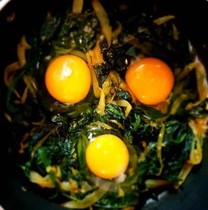 add yolks to nargesi