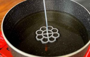 Putting the mold in the oil