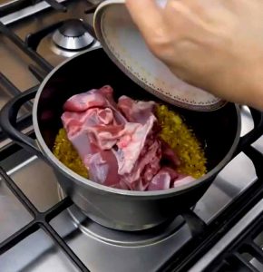 adding meat to khoresh kadoo