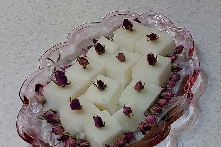 yakh dar behesht is ready