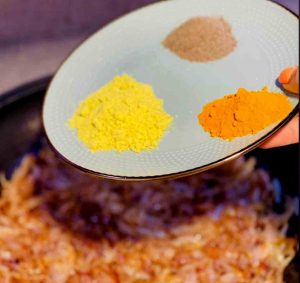 add spices to dopiazeh aloo