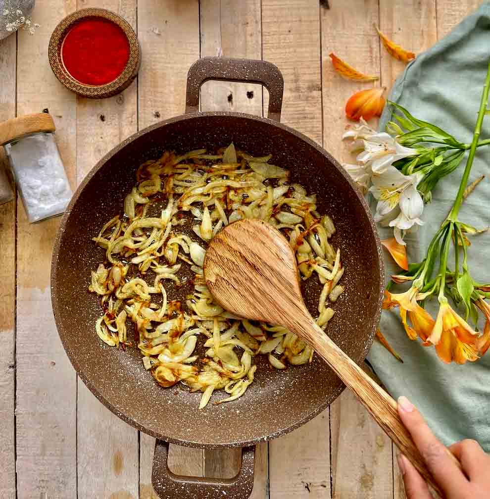 frying onion for meygoo