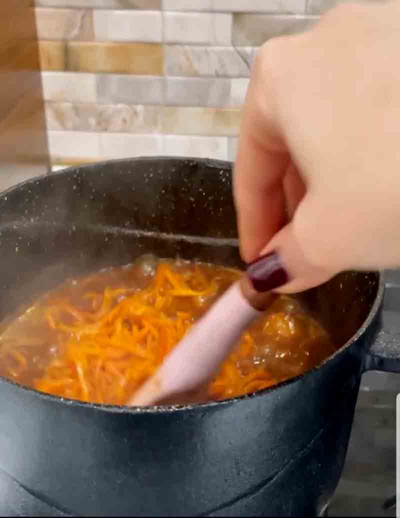 Cooking khoresh havij