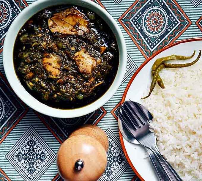 How to make ghalieh mahi with dried herbs