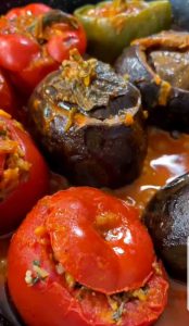 Making sauce and cooking dolmeh bademjan