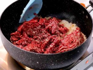 minced meat fry well with the onions