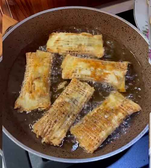 Frying reshteh khoshkar