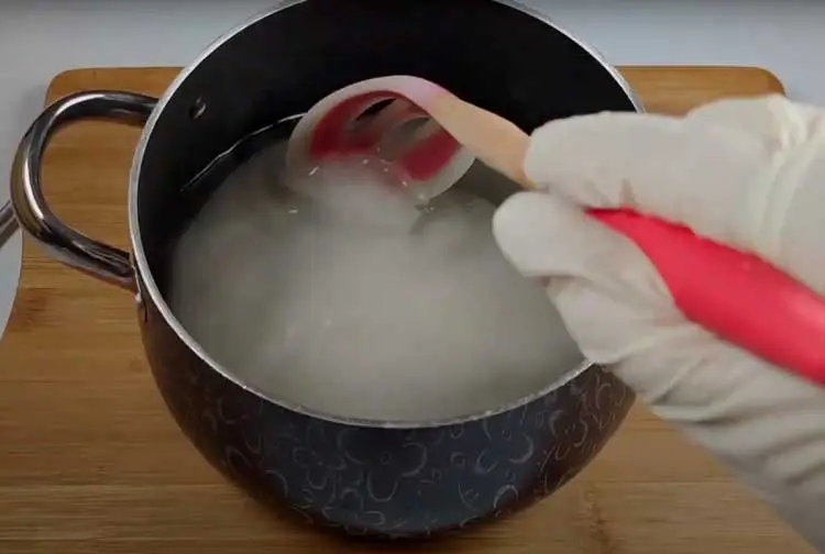 Put the filtered starch on medium gas heat