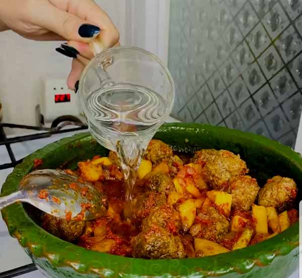 add water to kale gonjeshki