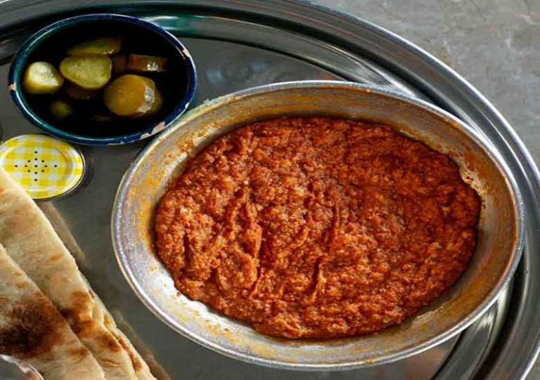 Persian Cafe Omelette Recipe (Egg & Tomato Paste Breakfast)