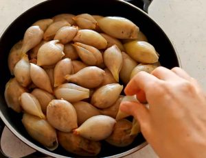 Put the prepared dolmah in the pan
