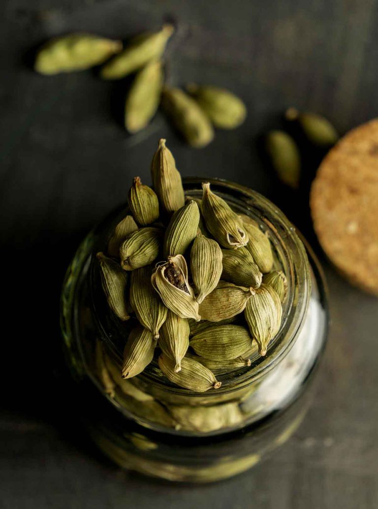 green cardamom or hel spice