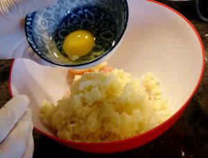 add egg to ingredient