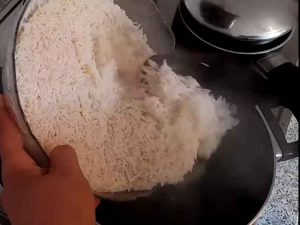 add rice to pot