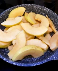 Slice quinces