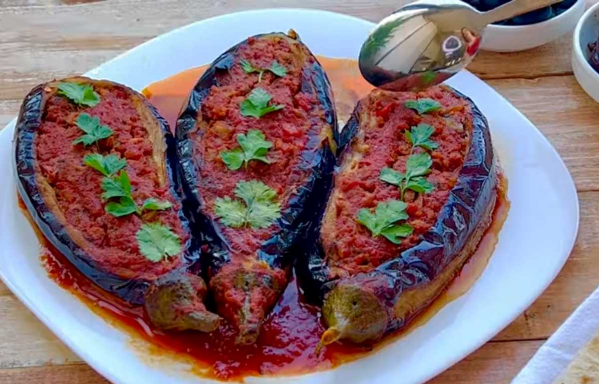 bademjan shekam por with ground beef