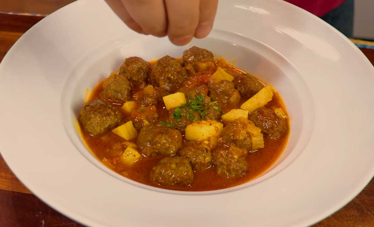 kaleh gonjeshki with ground beef