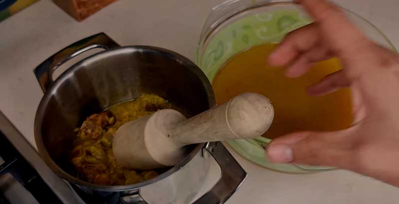 separate the meat juice from the meat and onions