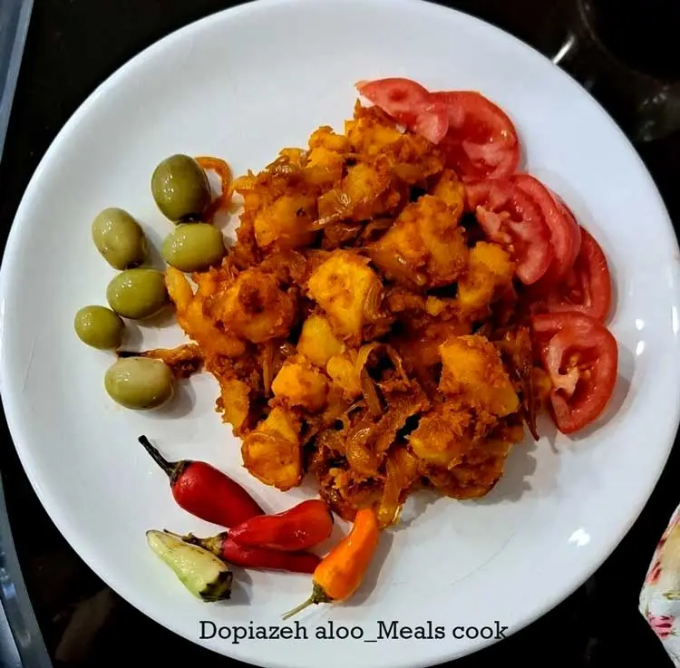 dopiazeh aloo shirazi