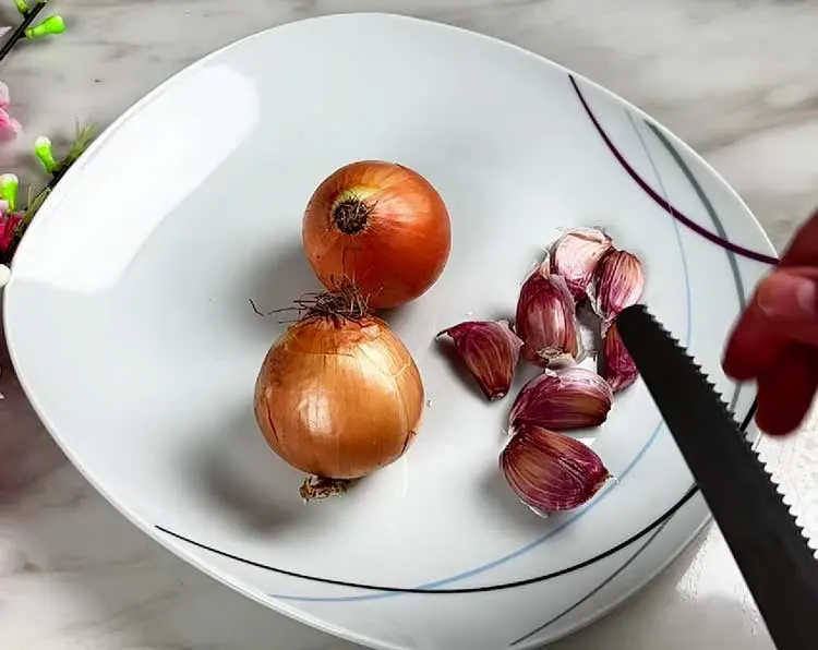 Ingredients for cooking authentic Sirabi recipe including onions and garlic