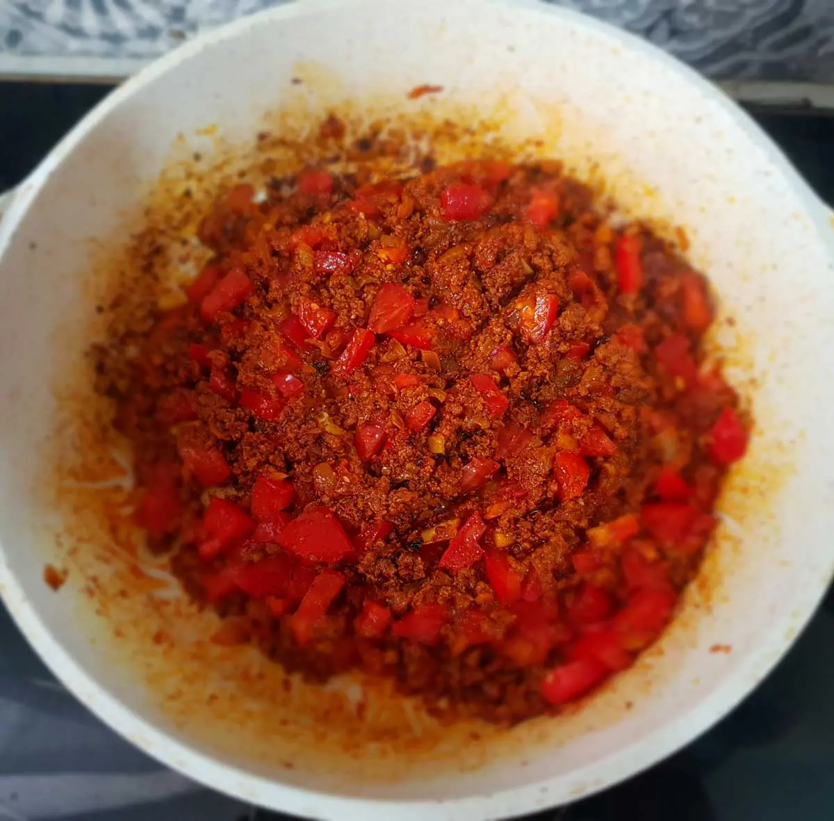 Tomatoes, color, and flavor to Kuku