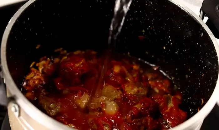 Simmer with Tomatoe paste