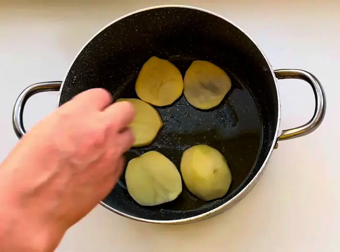 potato slices for tahdig